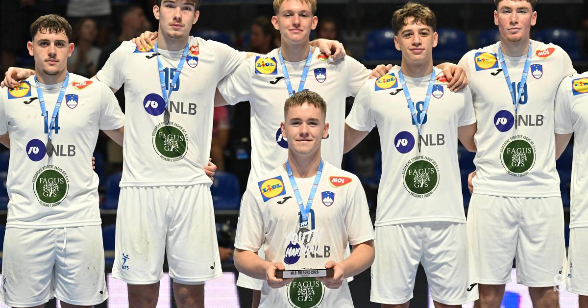 Mladi slovenski rokometaši so osvojili evropsko srebro