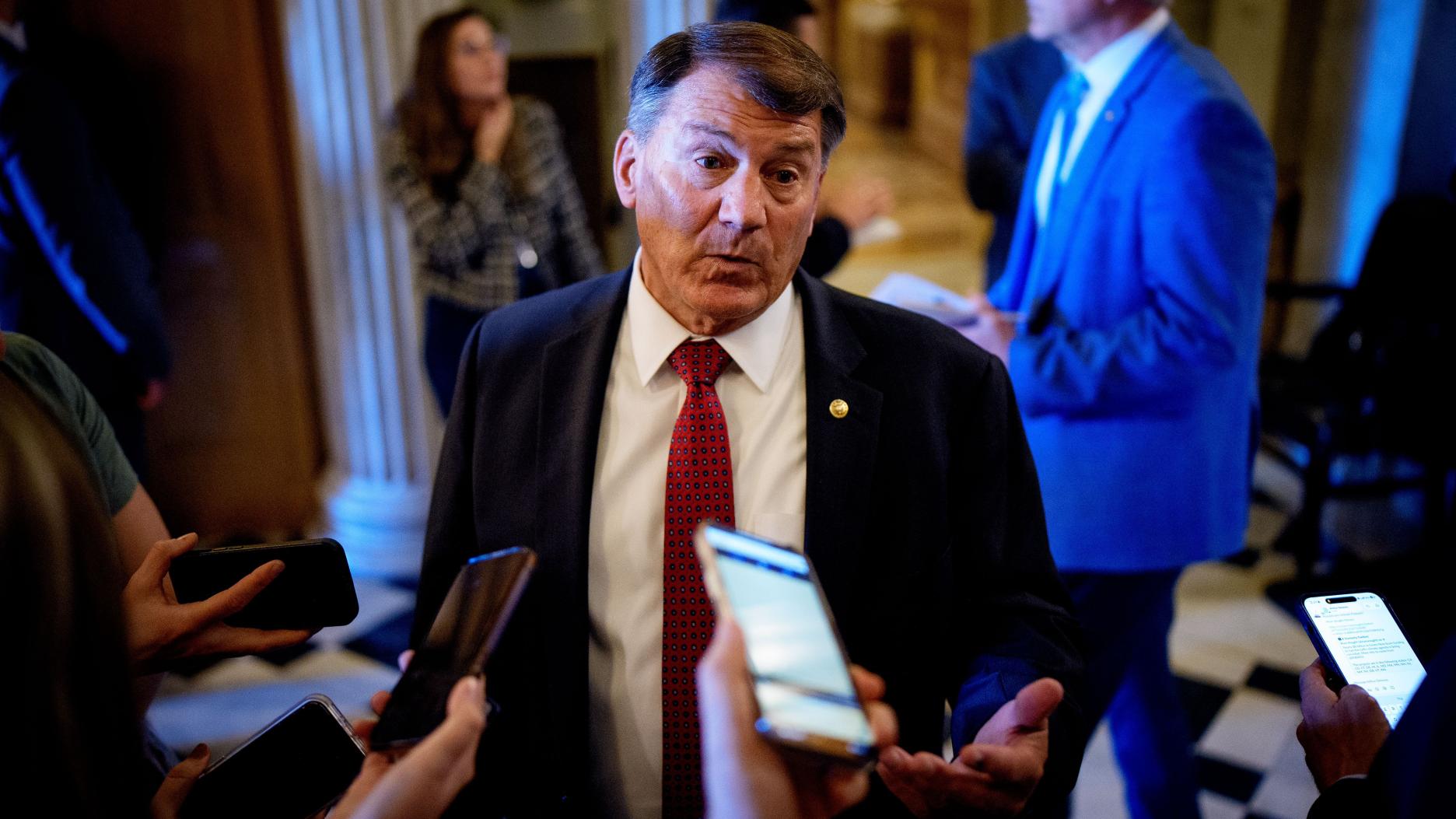 Government shutdown threatens to drag on through weekend with Hill leaders deadlocked