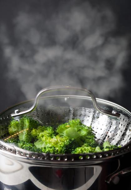 Steaming hot vs raw cuts? Black pepper with turmeric? Let’s discuss food absorption.