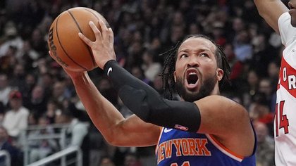 Knicks Roll Past Raptors for Fourth-Straight Win