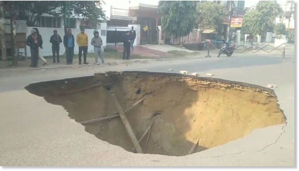 20-foot-wide sinkhole appears on road in Lucknow, India