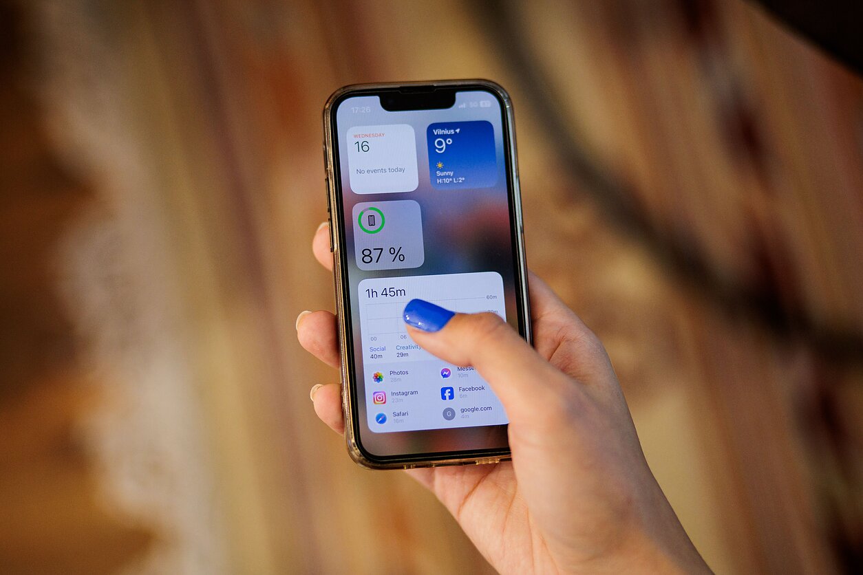 Ar gamintojai specialiai lėtina telefonus, kad pirktumėte naują modelį?