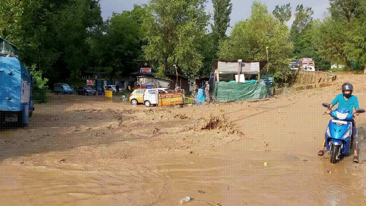 Flash Flood Forces Closure of Govt School in North Kashmir