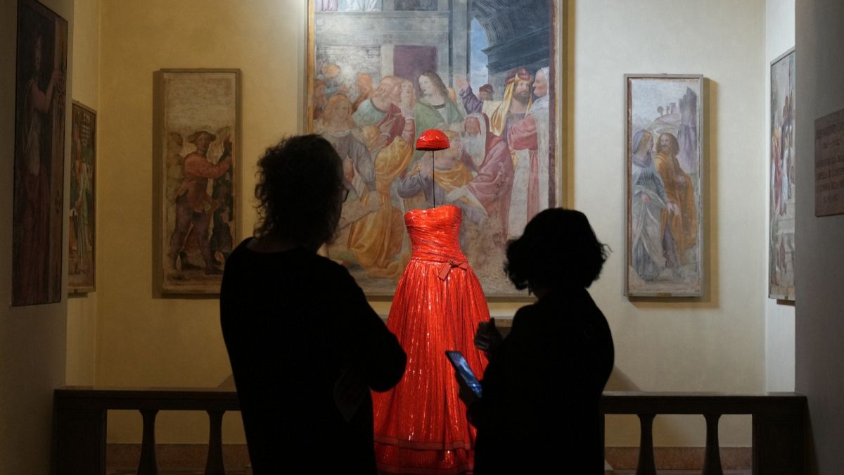 Milán rinde homenaje a Giorgio Armani con una exposición de 129 looks en la Pinacoteca de Brera