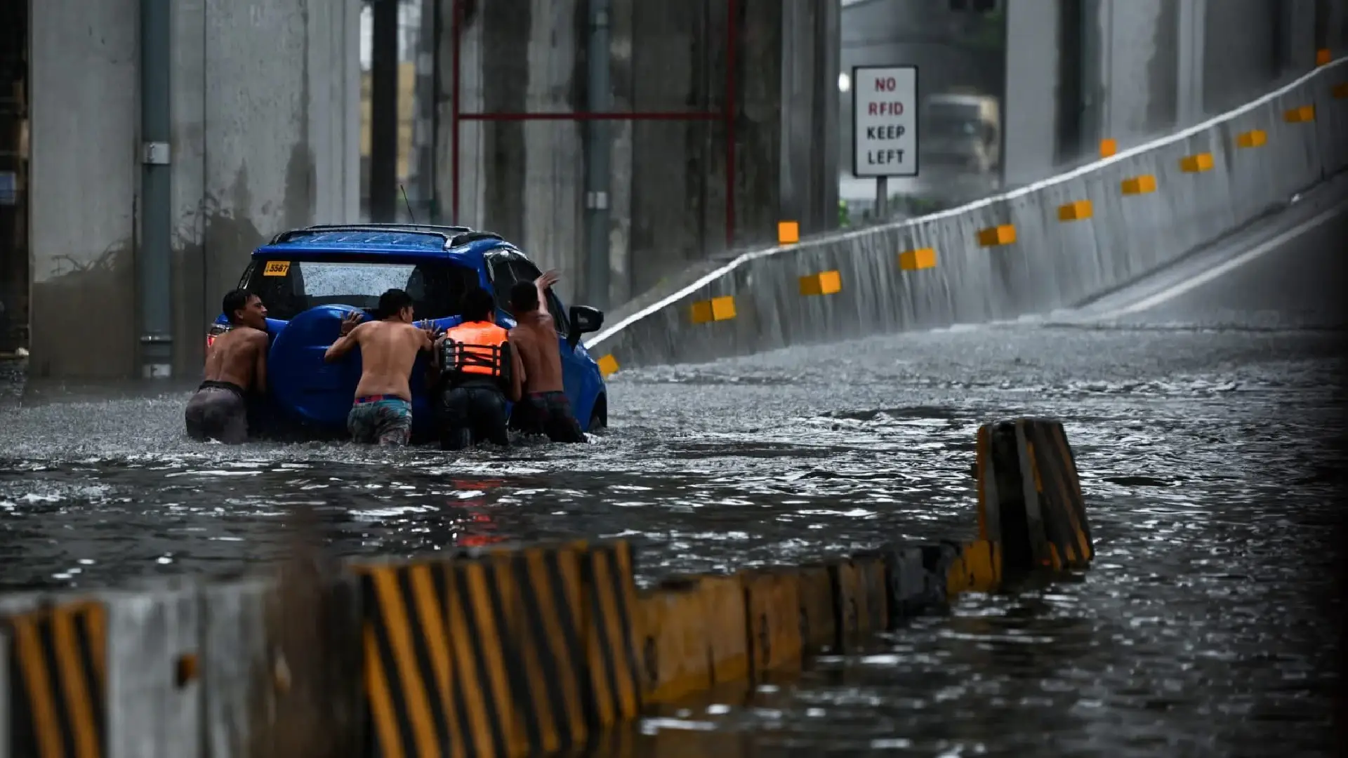 Ilang lugar sa NCR, Laguna at Rizal, patuloy na nakararanas ng banta ng pagbaha dahil sa habagat