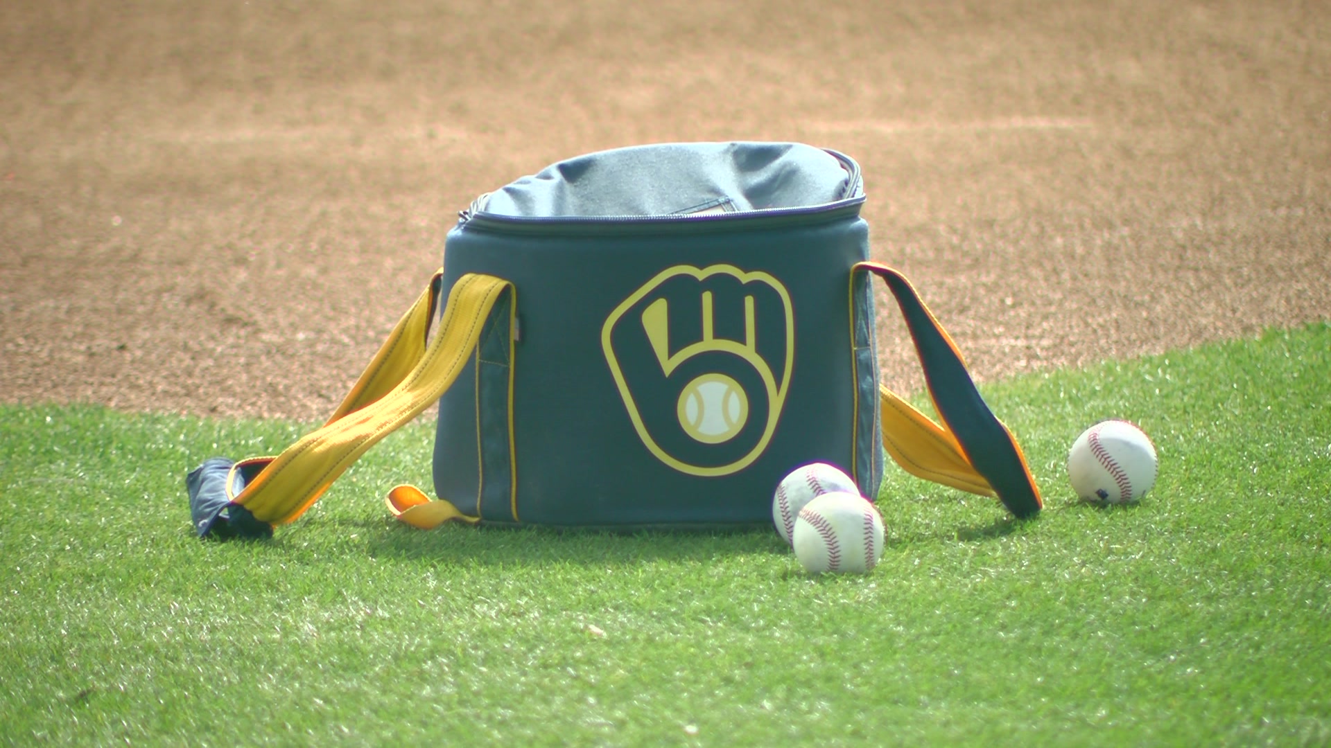Brewers' Brandon Woodruff won't be available to pitch in NLDS against Cubs