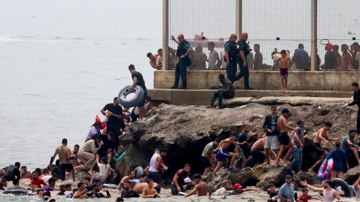 Criza din Ceuta: „Situația e complet inversată”, Spania dă asigurări că toți migranții au părăsit enclava spaniolă