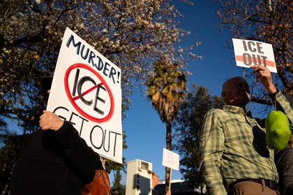 California moves forward with bill to hold federal officers liable for unconstitutional conduct