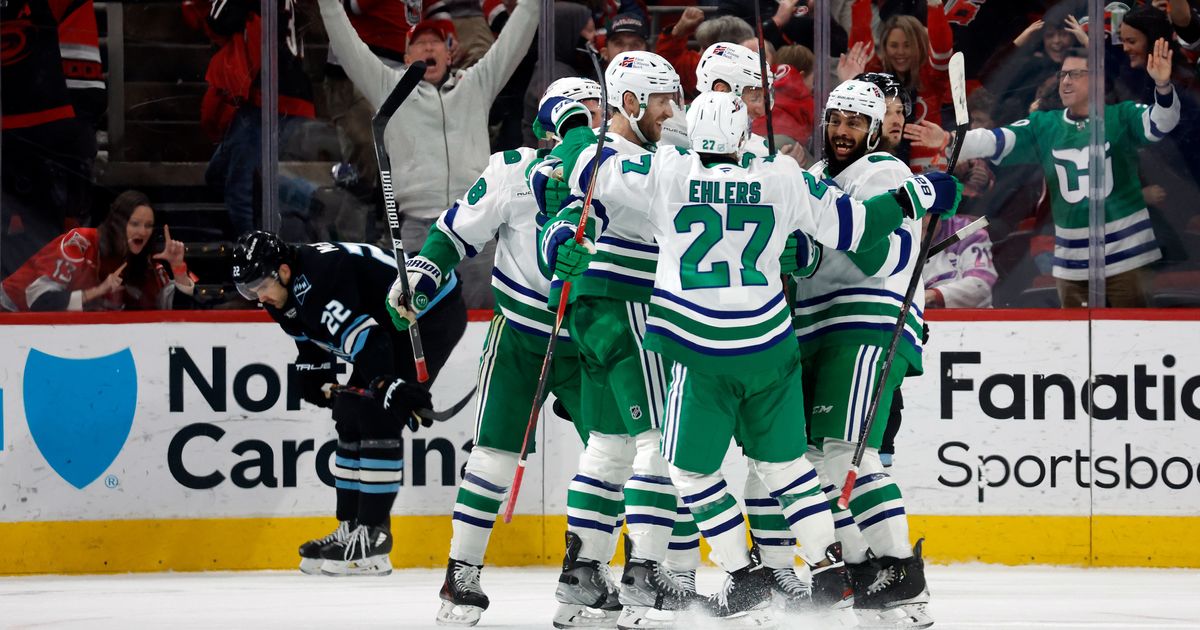 Jordan Staal scores in final minute to cap late 3-goal rally by Hurricanes for 5-4 win over Mammoth