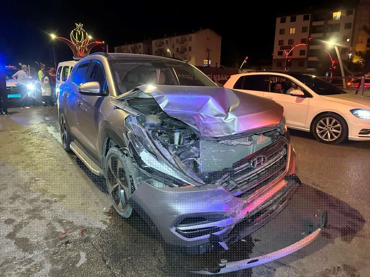Uşak'ta Kaza: 2'si Çocuk 6 Yaralı