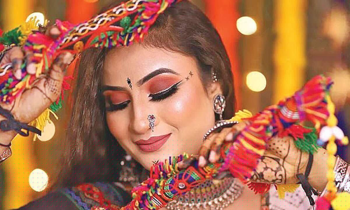 Glamorous festive look tips for navratri nights