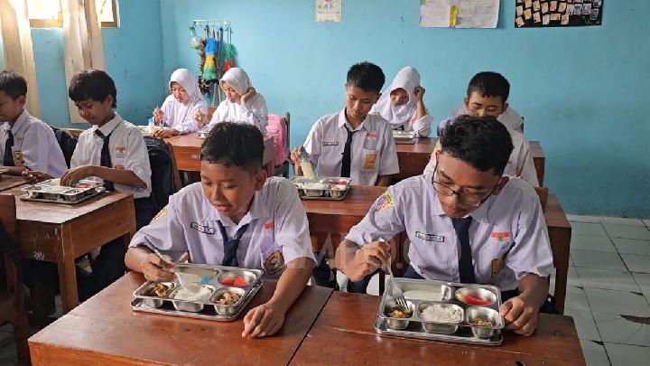 Why Students Are Urged Not to Take Free Nutritious Meals Home