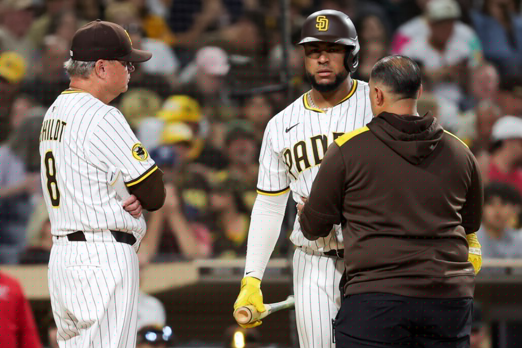Padres set roster for Wild Card series vs. Cubs; catcher Elias Díaz left off