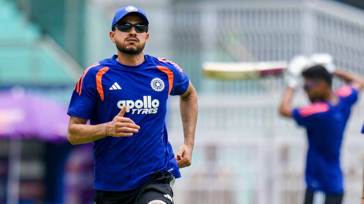 Shubman Gill captured practicing warm-up drills ahead of Sri Lanka Test amid injury concerns