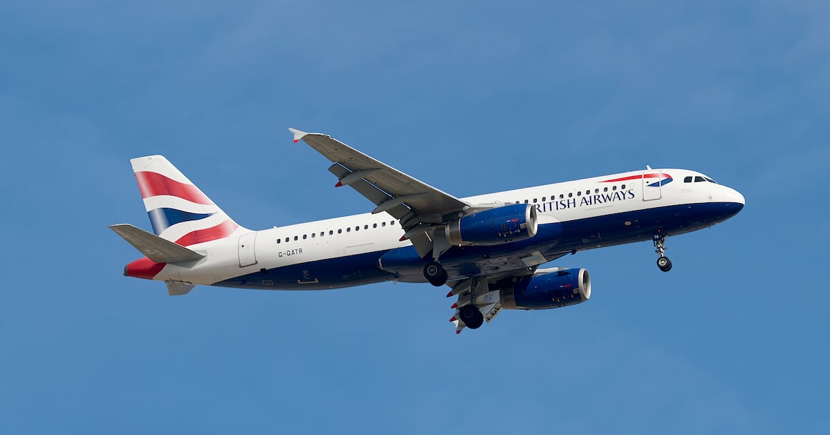 Passenger Jet Seconds Away From Disaster After Stalling Over City
