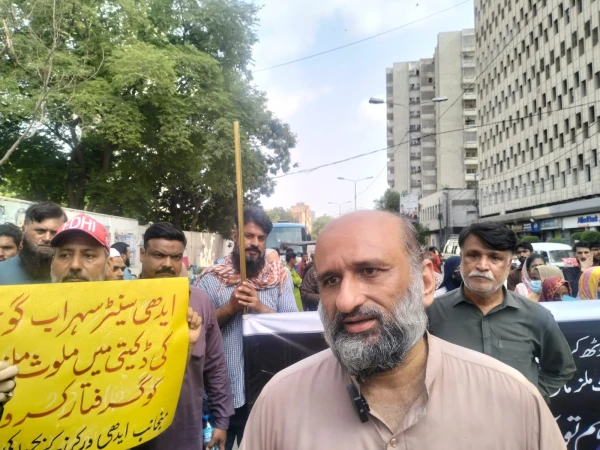 ایدھی فاؤنڈیشن پر 65 لاکھ کی ڈکیتی کیخلاف رضاکاروں کا کراچی پریس کلب پر احتجاج