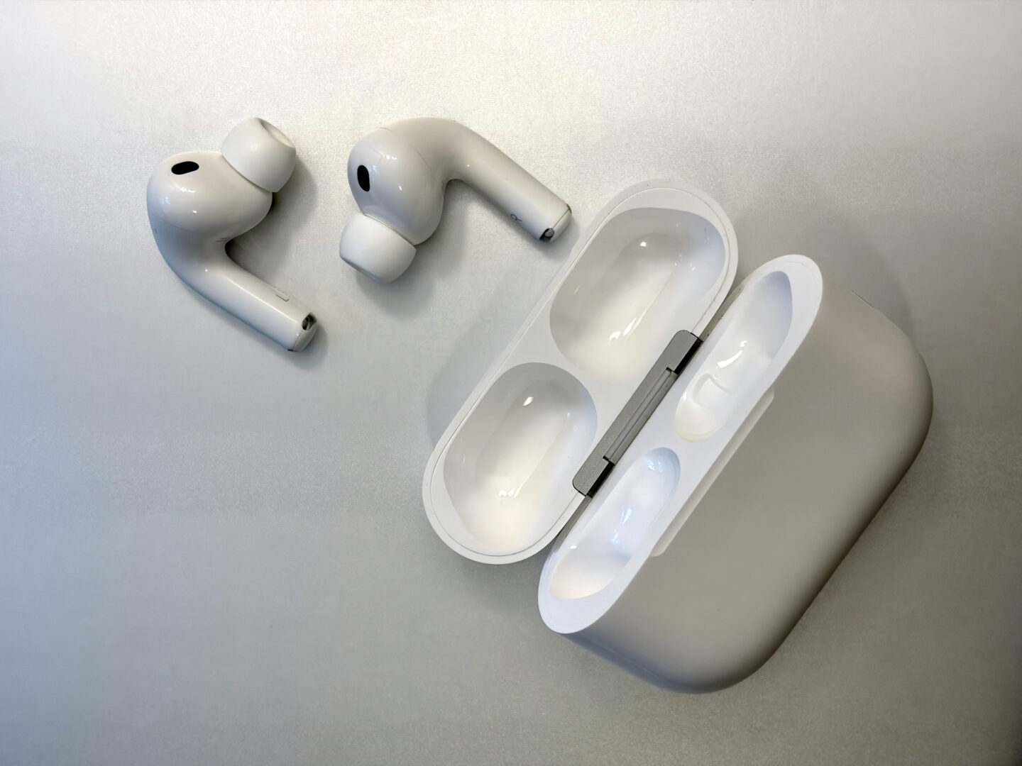 Early AirPods Pro 3 buyers report strange whistling sounds