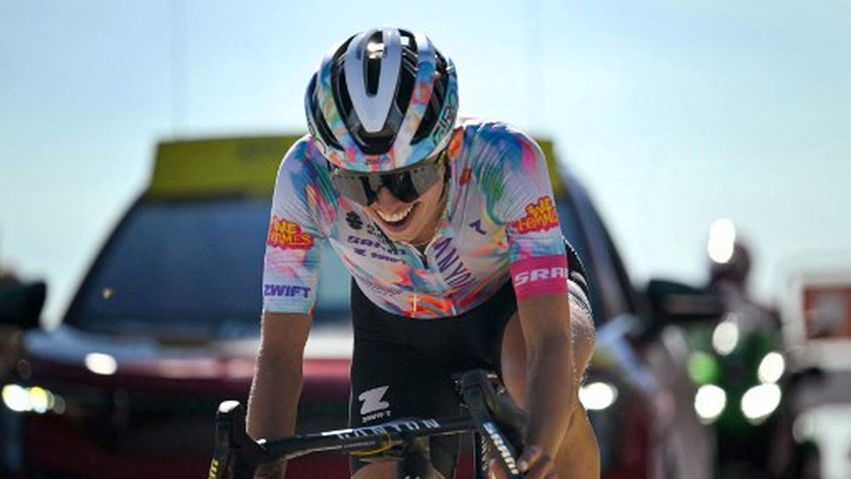 Tour de France Femmes 2026 : l'énorme coup de Kasia Niewiadoma au sommet du Ventoux ! La Polonaise remporte la 7e étape et s'empare du maillot jaune, c'est terminé pour Pauline Ferrand-Prévot