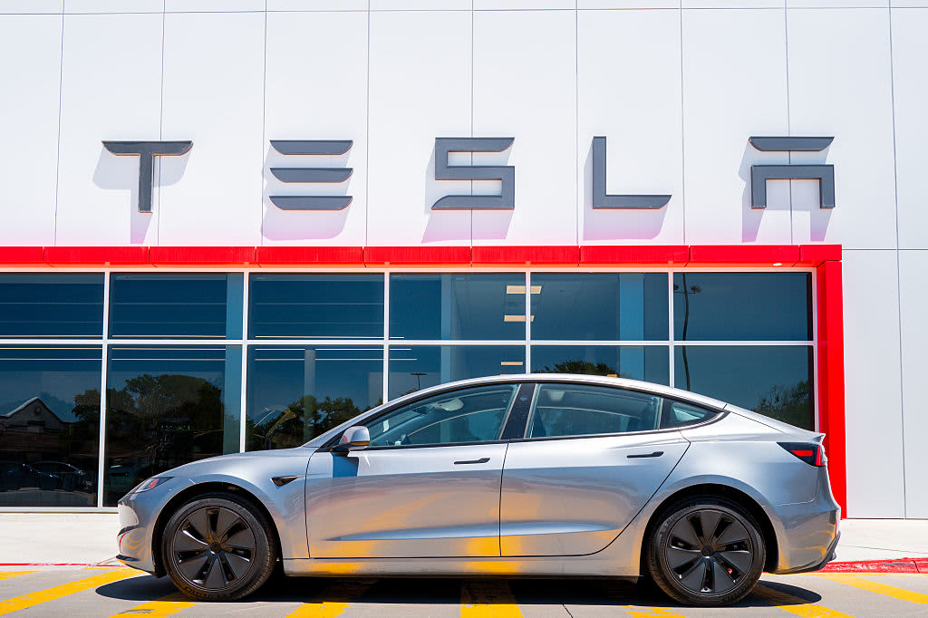 Tesla deliveries rise 7% before EV tax credits expire