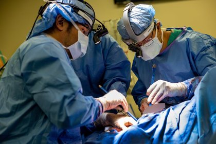 Man was kept alive on artificial lung for two days while he waited for double transplant