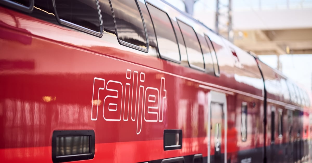 Haltestelle verpasst - „Ging leider in Hose“: Zug braust durch Bahnhof
