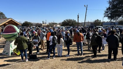 Police, federal agents assault and arrest peaceful protesters outside Dilley detention camp in south Texas
