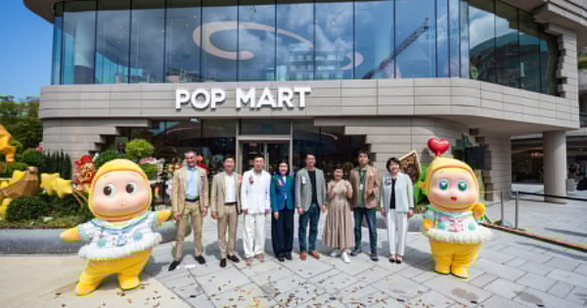 The two-storey outlet combines designer toy retail with a themed FB concept.