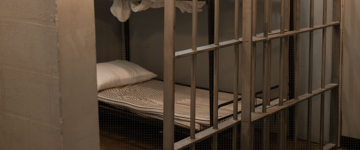 Isolement, automutilation... Un père de famille déplore les conditions de détention de son fils de 15 ans, incarcéré pour "troubles à l'ordre public"