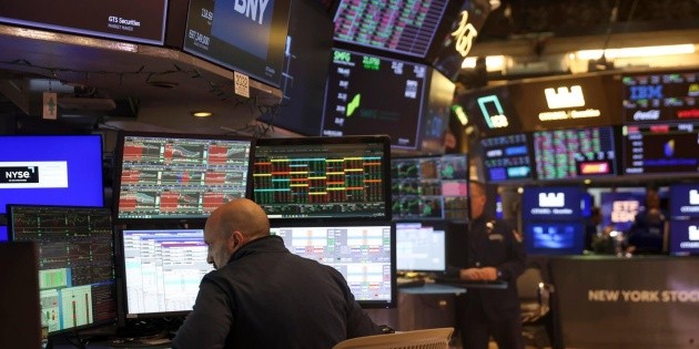Wall Street cierra con resultados mixtos