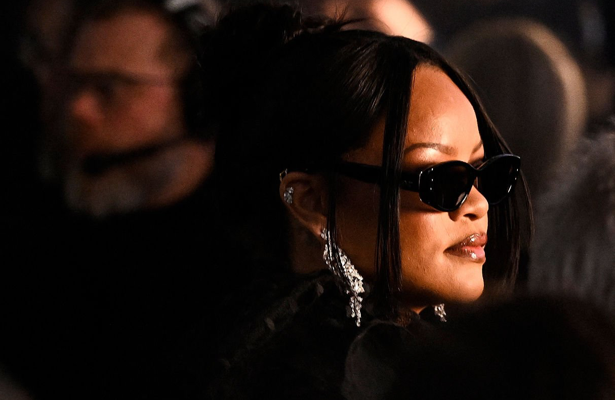 Rihanna’s PREGNANT AGAIN … Spotted In Maternity Outfit!