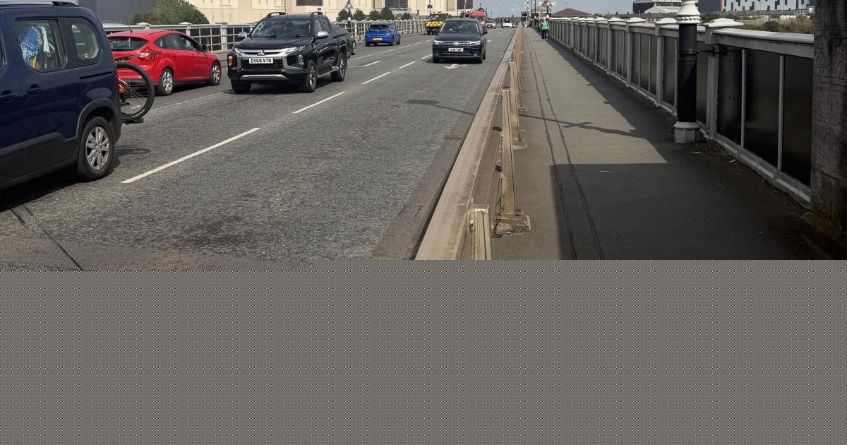 Council 'sorry' for Walney Bridge traffic chaos