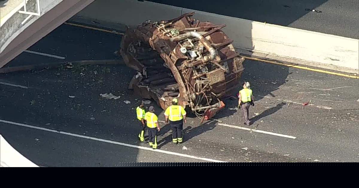 Large metal object shuts down southbound DNT at I-635