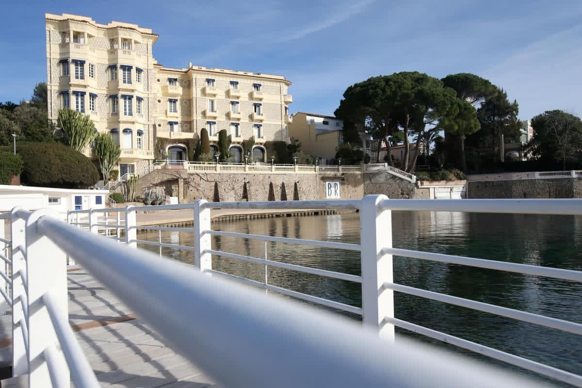« Un contexte qui ne permettait plus de réunir les conditions nécessaires » : à Antibes, le cinéma en plein air de l’hôtel Belles Rives est finalement annulé