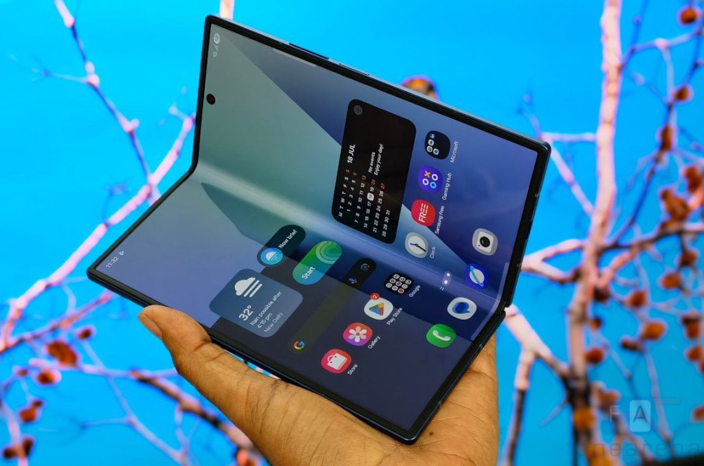 Samsung Q4 2025: Record quarterly revenue and profits