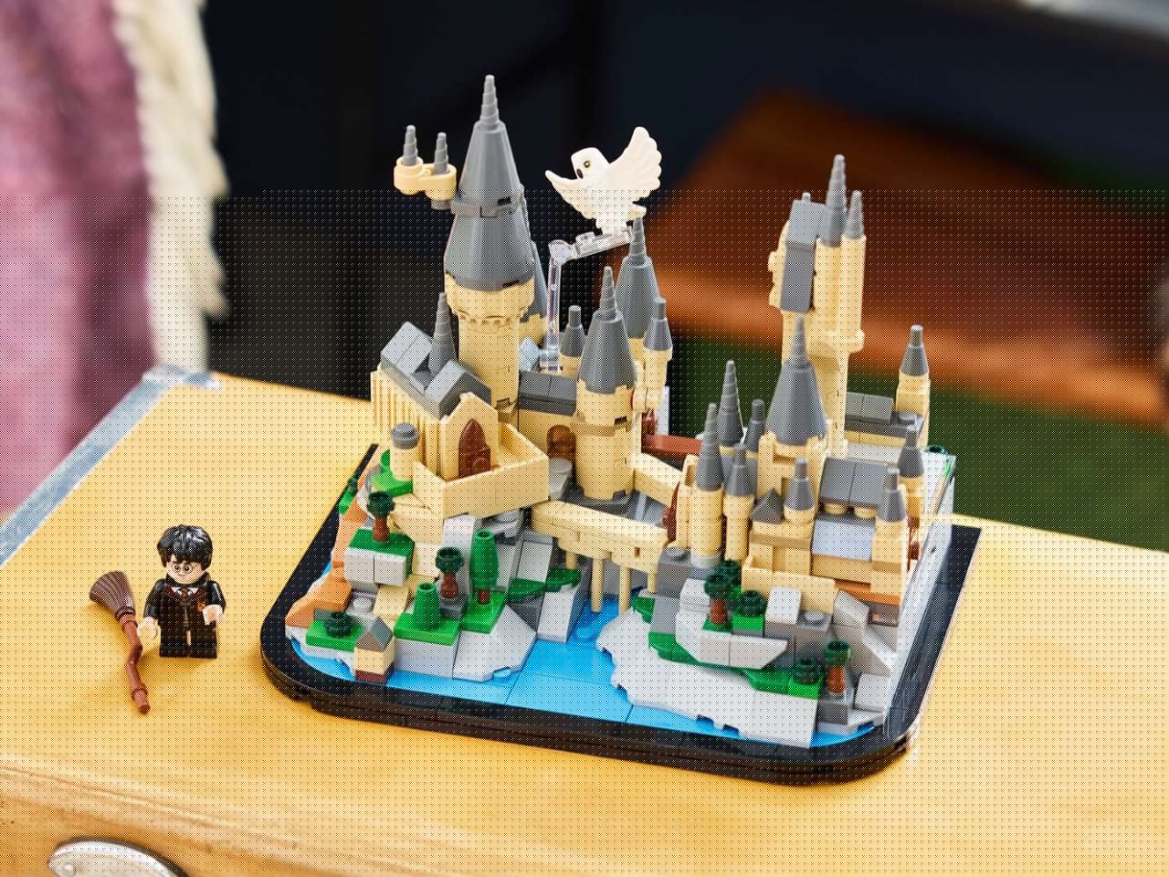 LEGO Shrinks Hogwarts to 700 Bricks, Keeps the Chamber of Secrets