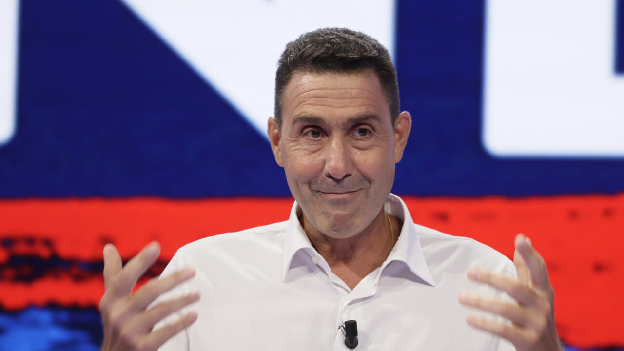 Elezioni Milano, Vannacci pubblica un sondaggio e spunta al 3° posto: è subito scontro con Majorino e Salvini