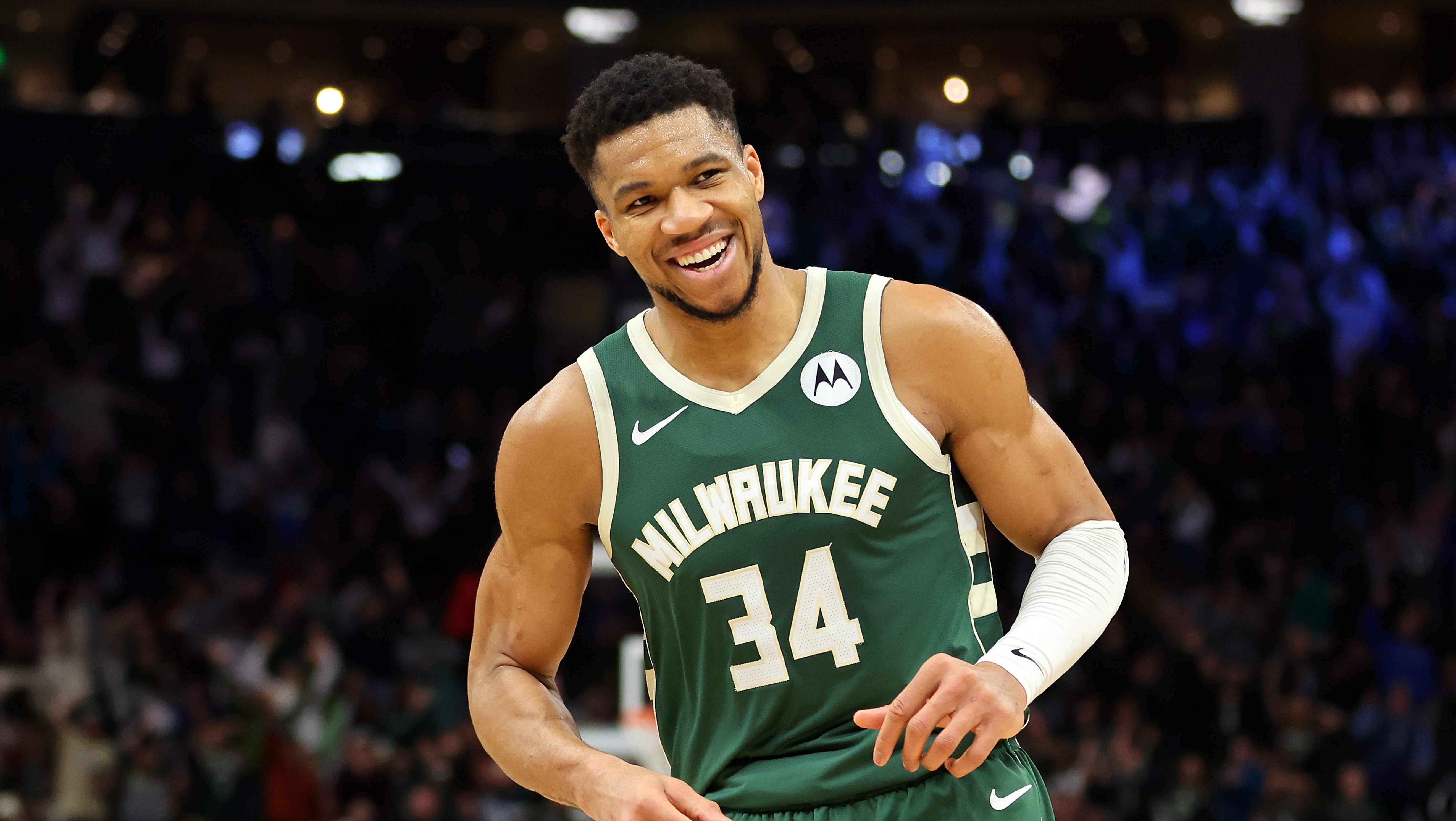 Timberwolves Beat Out Warriors, Knicks To Land Giannis In Mega-Trade Idea