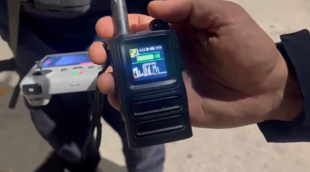 Operações da PM no Rio: além de fábrica de dinheiro, agentes encontram equipamento antidrone