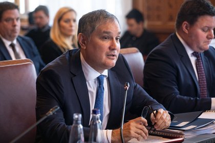 Az elvileg zárolt költségvetési tartalékból és egy újabb egyszeri adóból finanszírozzák a rezsistopot