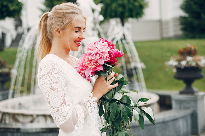 Woman Bans Aunt Who Secretly Changed Grandpa’s Will From Her Wedding, Grandma Calls Her Unforgiving