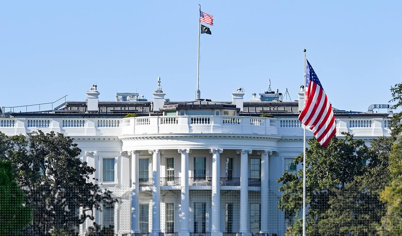 Veteran White House reporter breaks 26-year silence on Clinton’s 2000 Pakistan decoy plane