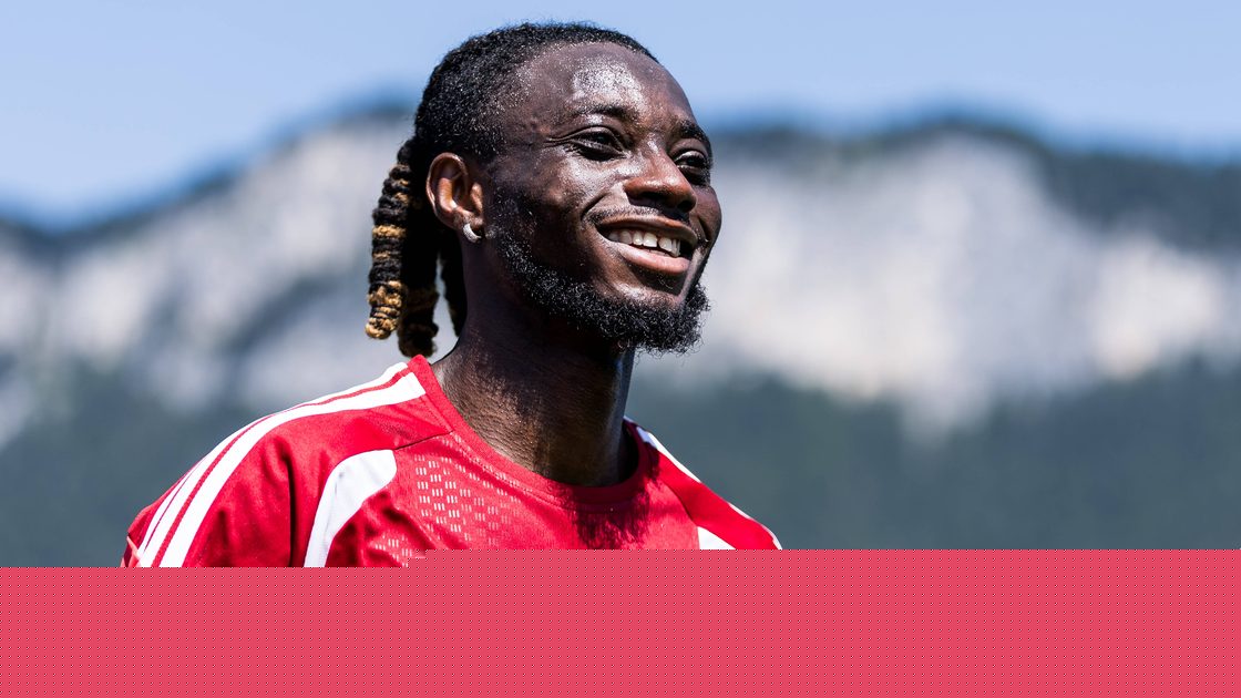 Gideon Mensah chooses iconic No.14 shirt at Cologne