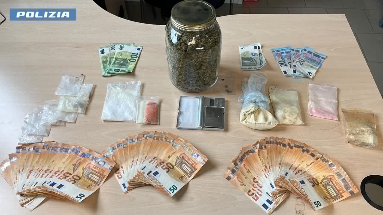 Droga party al Parco Forlanini: arrestata una coppia. In auto un 'supermarket' di sostanze e migliaia di euro