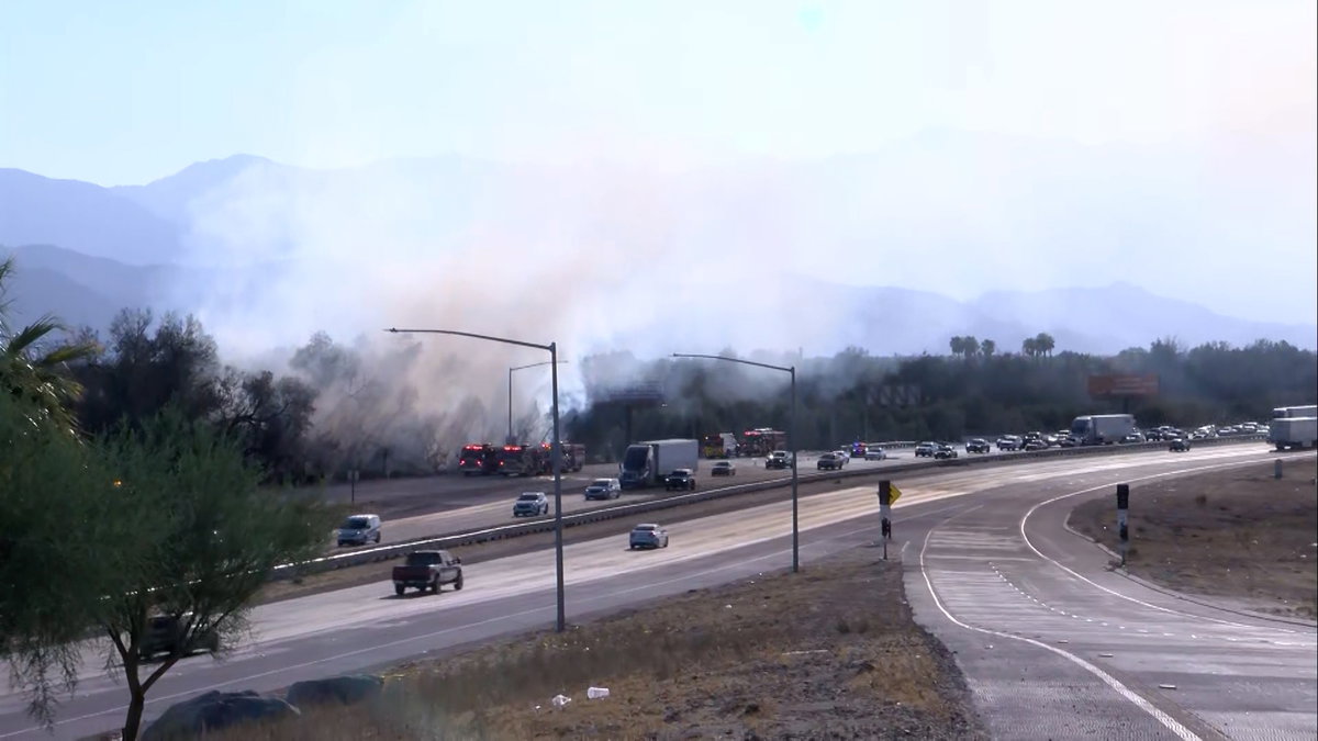 Incendio cerca de Jefferson Street está provocando problemas de tráfico en la I-10