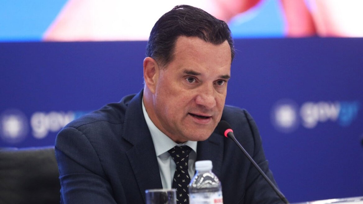 Η νέα απάντηση Γεωργιάδη για τον σοβά που έπεσε σε κτήριο 70 ετών στο Βενιζέλειο: Ρε παιδιά διαλέξτε, τα ντουβάρια χρειάζονται ή όχι την ανακαίνιση που κάνουμε;