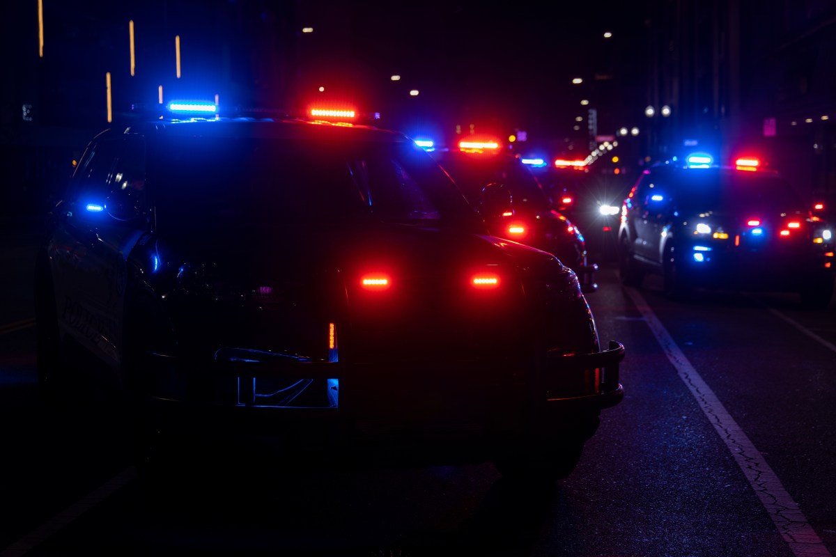 Policía mata a hombre que disparó contra autos frente a escuela primaria en Georgia