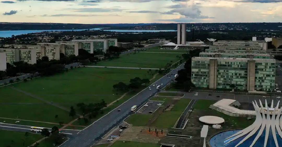 Governo desbloqueia R$ 6 bilhões do orçamento e projeta contas no azul em 2026