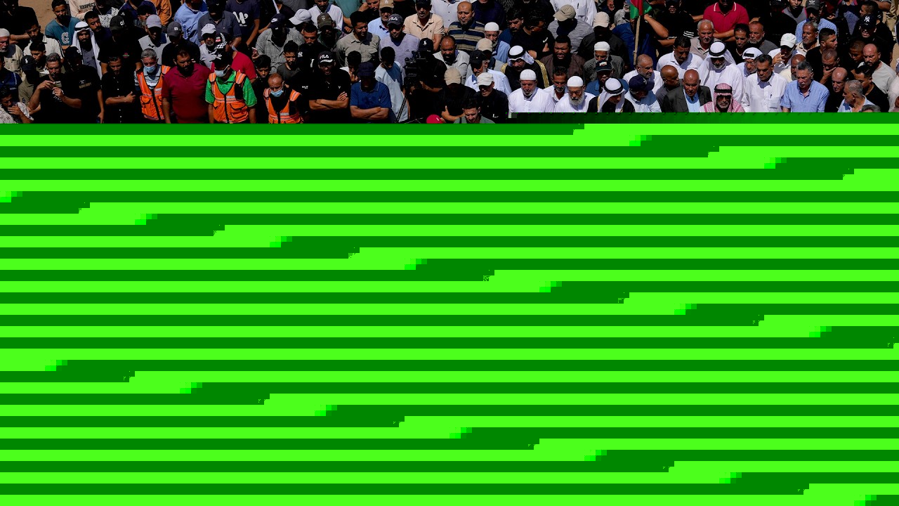 V Gaze se konal hromadný pohřeb obětí izraelského útoku z roku 2023