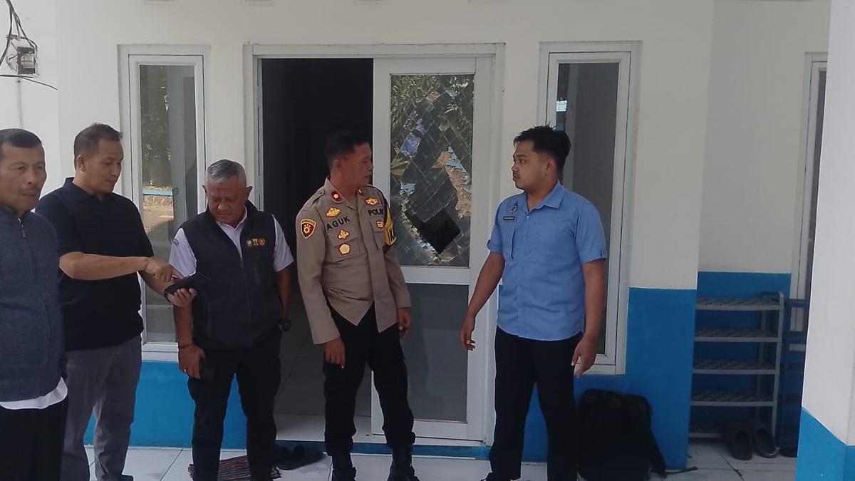 Ngamuk Bawa Golok, Pria Rusak Dapur MBG di Sukabumi