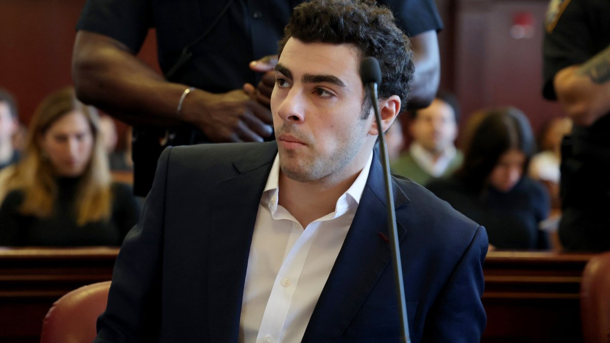 Man impersonating an FBI agent tried to free Luigi Mangione from jail, authorities say